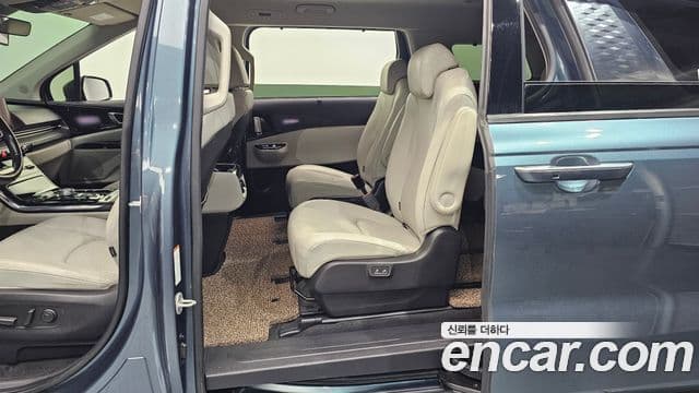 Kia Carnival 2021 — Фото 12/20