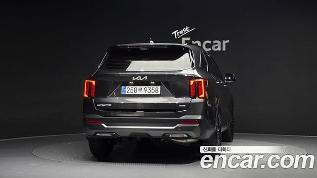 Kia Sorento 2023 — Фото 4/20