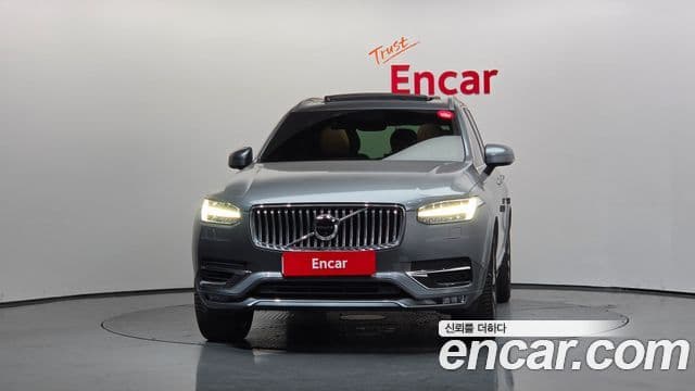 Volvo XC90 2020 — ფოტო 21/36