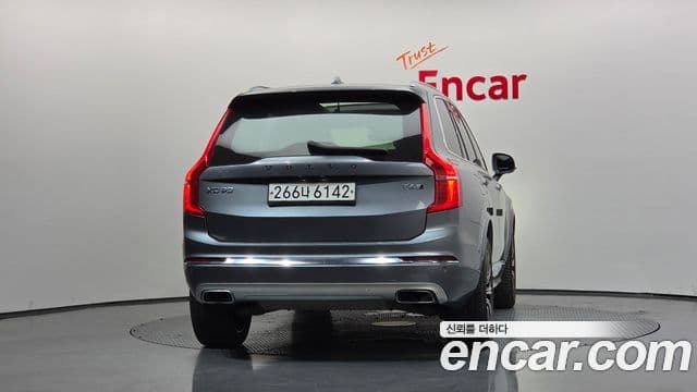 Volvo XC90 2020 — ფოტო 9/36