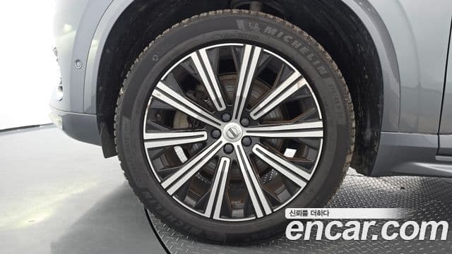 Volvo XC90 2020 — ფოტო 14/36