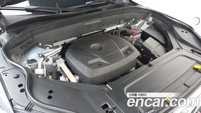Volvo XC90 2020 — ფოტო 30/36