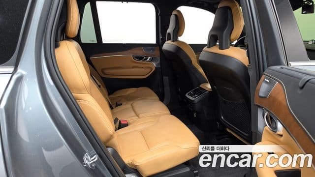 Volvo XC90 2020 — ფოტო 15/36