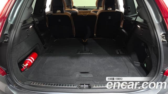 Volvo XC90 2020 — ფოტო 16/36