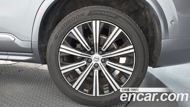 Volvo XC90 2020 — ფოტო 23/36