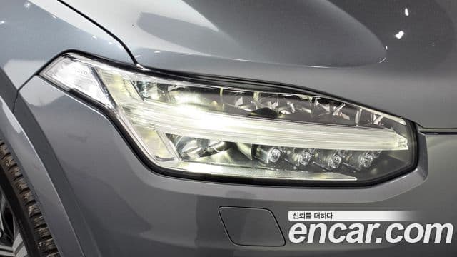 Volvo XC90 2020 — ფოტო 24/36