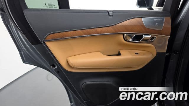 Volvo XC90 2020 — ფოტო 35/36