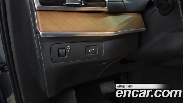 Volvo XC90 2020 — ფოტო 6/36
