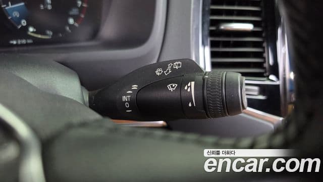 Volvo XC90 2020 — ფოტო 18/36