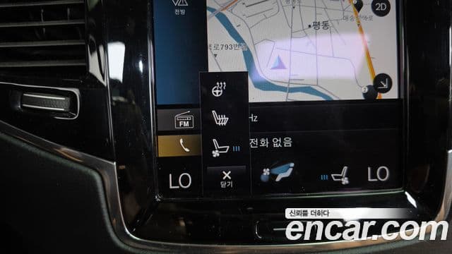 Volvo XC90 2020 — ფოტო 26/36