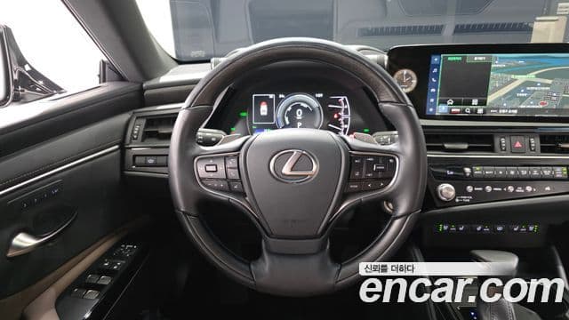 Lexus ES300h 2023 — Şəkil 34/35
