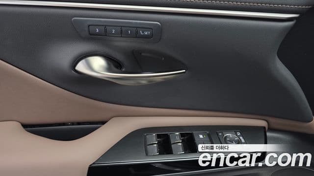 Lexus ES300h 2023 — Şəkil 19/35