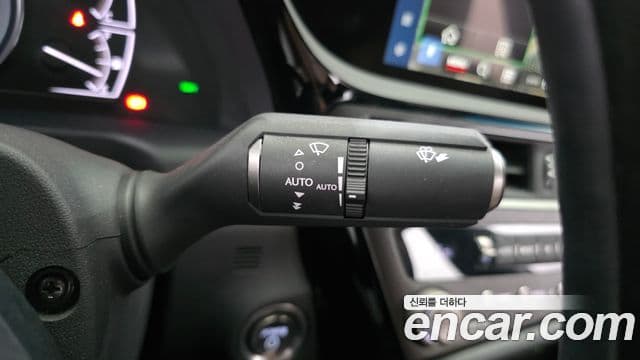 Lexus ES300h 2023 — Şəkil 31/35