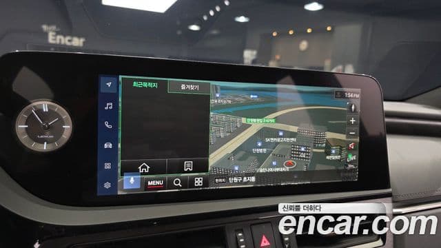 Lexus ES300h 2023 — Şəkil 18/35