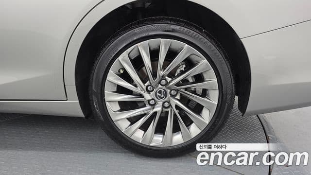 Lexus ES300h 2023 — Şəkil 35/35