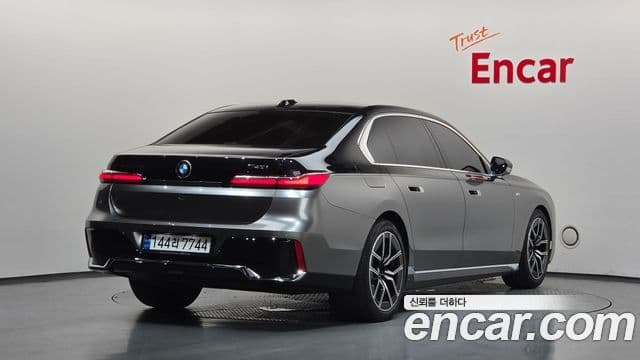 BMW 7 Series 2023 — Photo 16/20