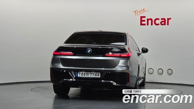 BMW 7 Series 2023 — Photo 5/20
