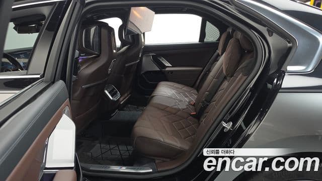 BMW 7 Series 2023 — Photo 12/20