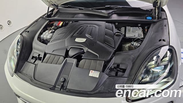 Porsche Cayenne 2019 — ფოტო 4/30