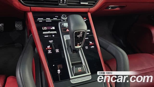 Porsche Cayenne 2019 — ფოტო 3/30