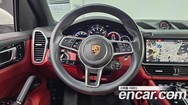 Porsche Cayenne 2019 — ფოტო 15/30