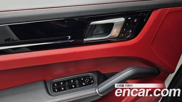 Porsche Cayenne 2019 — ფოტო 5/30