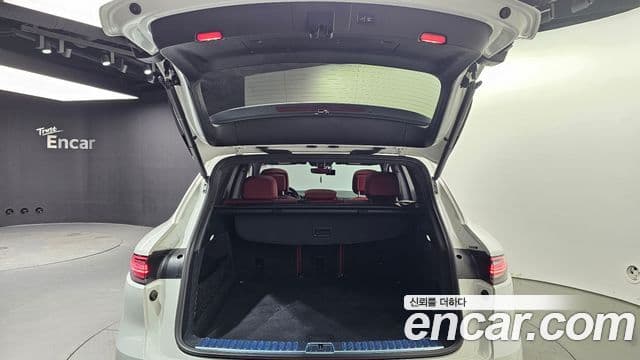 Porsche Cayenne 2019 — ფოტო 11/30