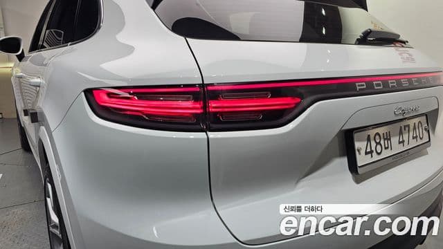 Porsche Cayenne 2019 — ფოტო 14/30