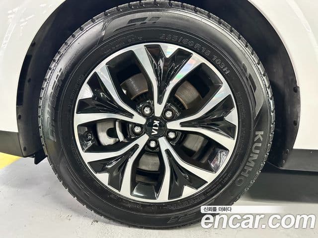 Kia Carnival 2021 — Фото 18/20