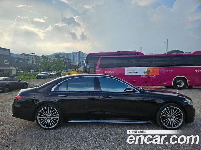 Mercedes-Benz S-Class 2024 — Photo 16/20
