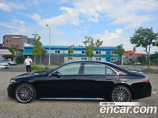 Mercedes-Benz S-Class 2024 — Photo 17/20
