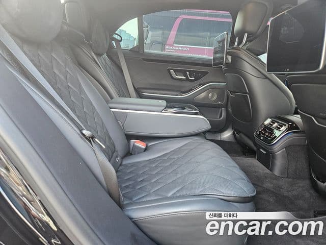 Mercedes-Benz S-Class 2024 — Photo 1/20