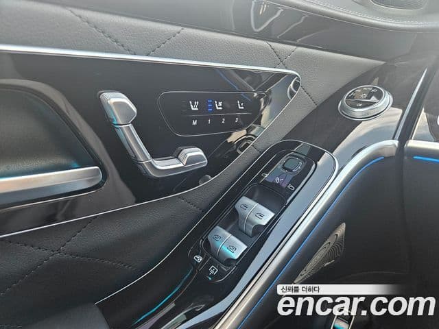 Mercedes-Benz S-Class 2024 — Photo 9/20