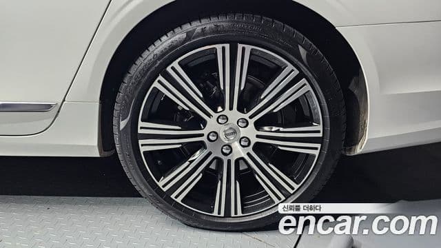 Volvo S90 2025 — Photo 15/37