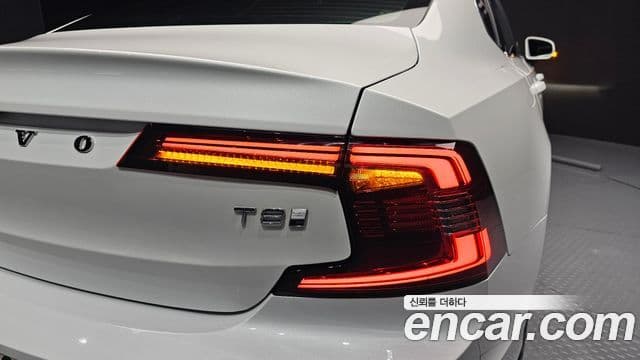 Volvo S90 2025 — Photo 36/37