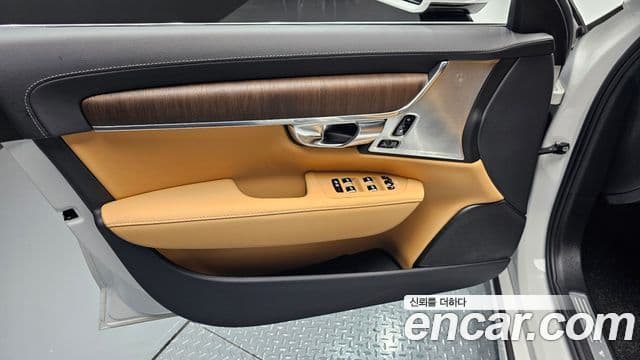 Volvo S90 2025 — Photo 33/37