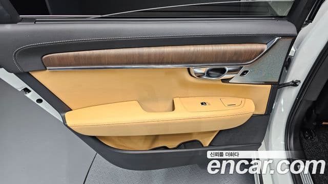 Volvo S90 2025 — Photo 22/37
