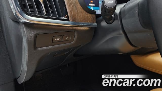 Volvo S90 2025 — Photo 28/37