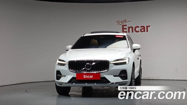 Volvo XC60 2025 — ფოტო 25/35
