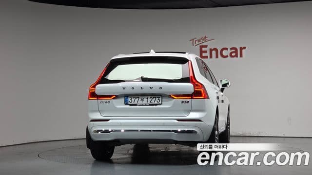Volvo XC60 2025 — ფოტო 13/35