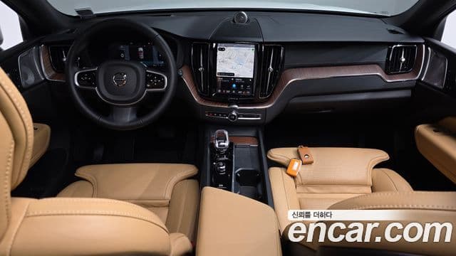 Volvo XC60 2025 — ფოტო 12/35