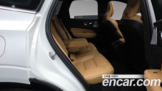 Volvo XC60 2025 — ფოტო 35/35