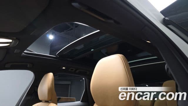 Volvo XC60 2025 — ფოტო 30/35