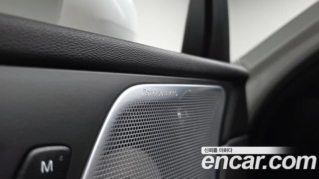 Volvo XC60 2025 — ფოტო 8/35
