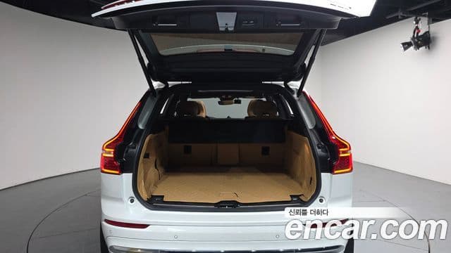 Volvo XC60 2025 — ფოტო 24/35