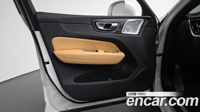 Volvo XC60 2025 — ფოტო 10/35