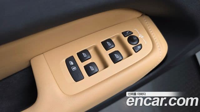 Volvo XC60 2025 — ფოტო 22/35