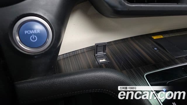 Toyota Sienna 2022 — Photo 28/30