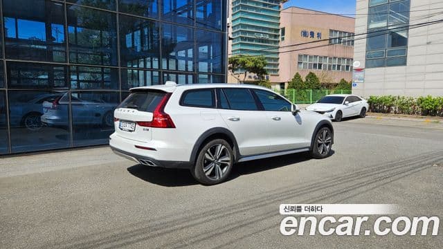 Volvo V60 Cross Country 2021 — ფოტო 2/12