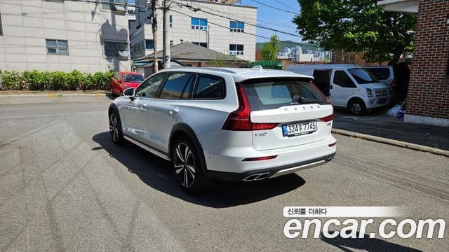Volvo V60 Cross Country 2021 — ფოტო 11/12